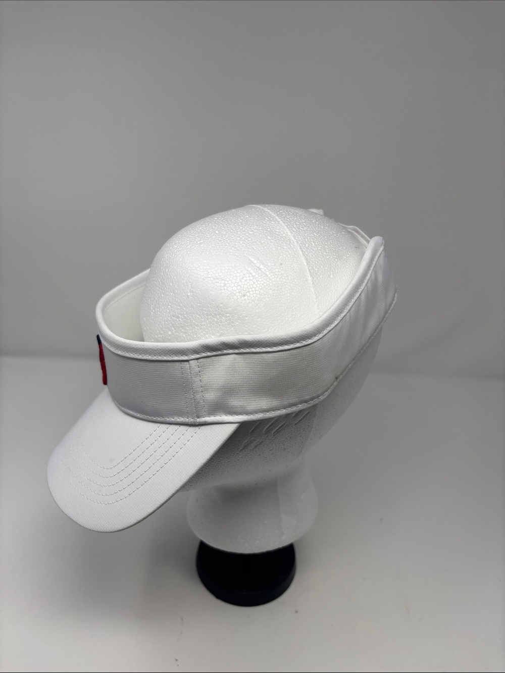 Vineyard Vines White Visor with Red & Navy Whale Logo - Picture 2 of 7